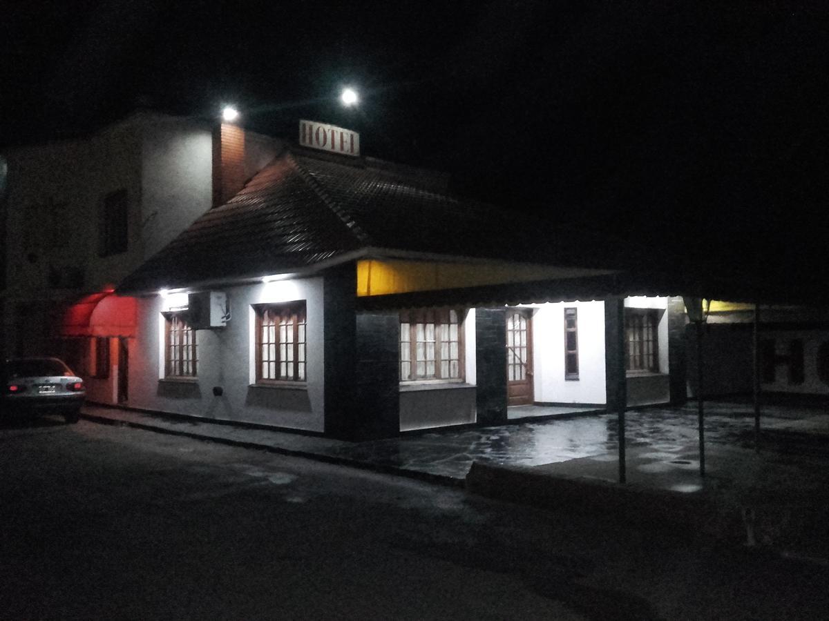 Hotel Y Restaurant Don Quijote Macachín Dış mekan fotoğraf